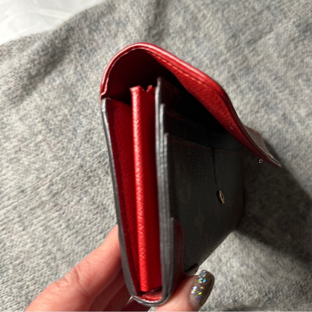Sold! Louis Vuitton Sarah Wallet - Picture 6 of 9